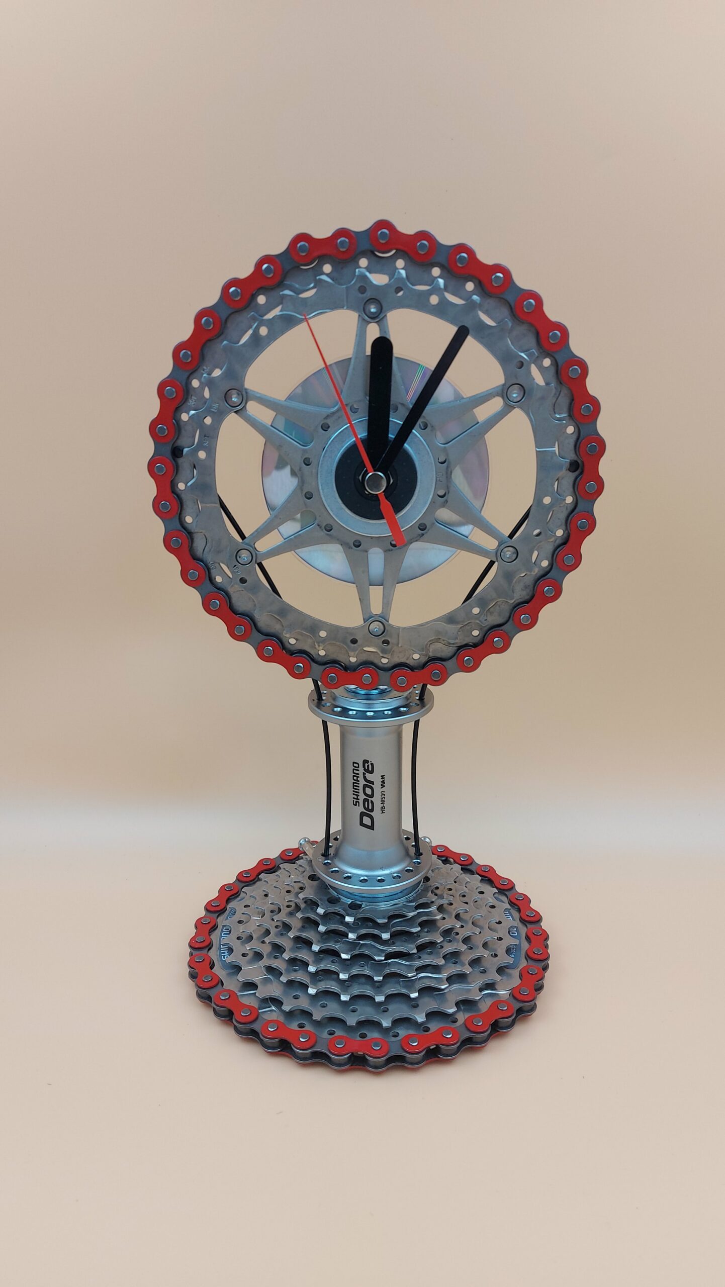 Standuhr No.3 "Double Red Chain"
